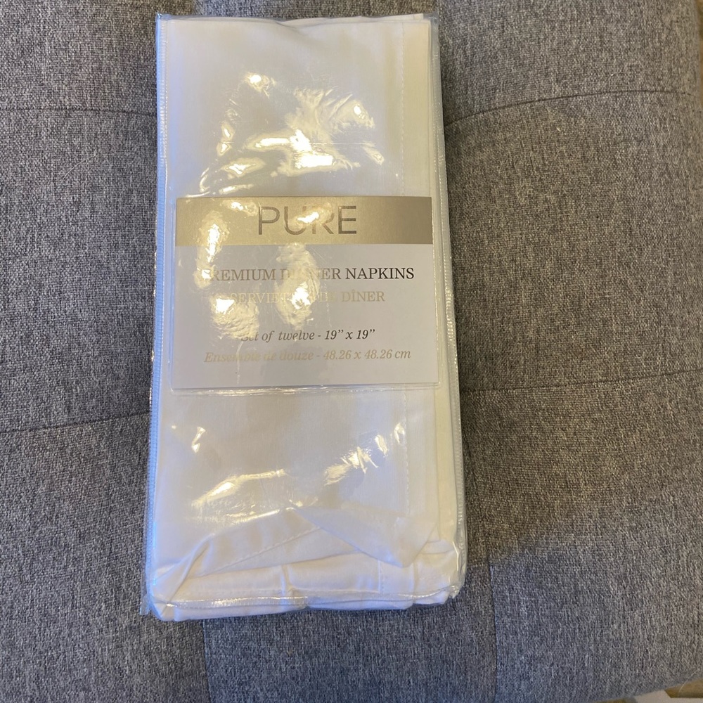 Pure set of 12 dinner napkins - NIB